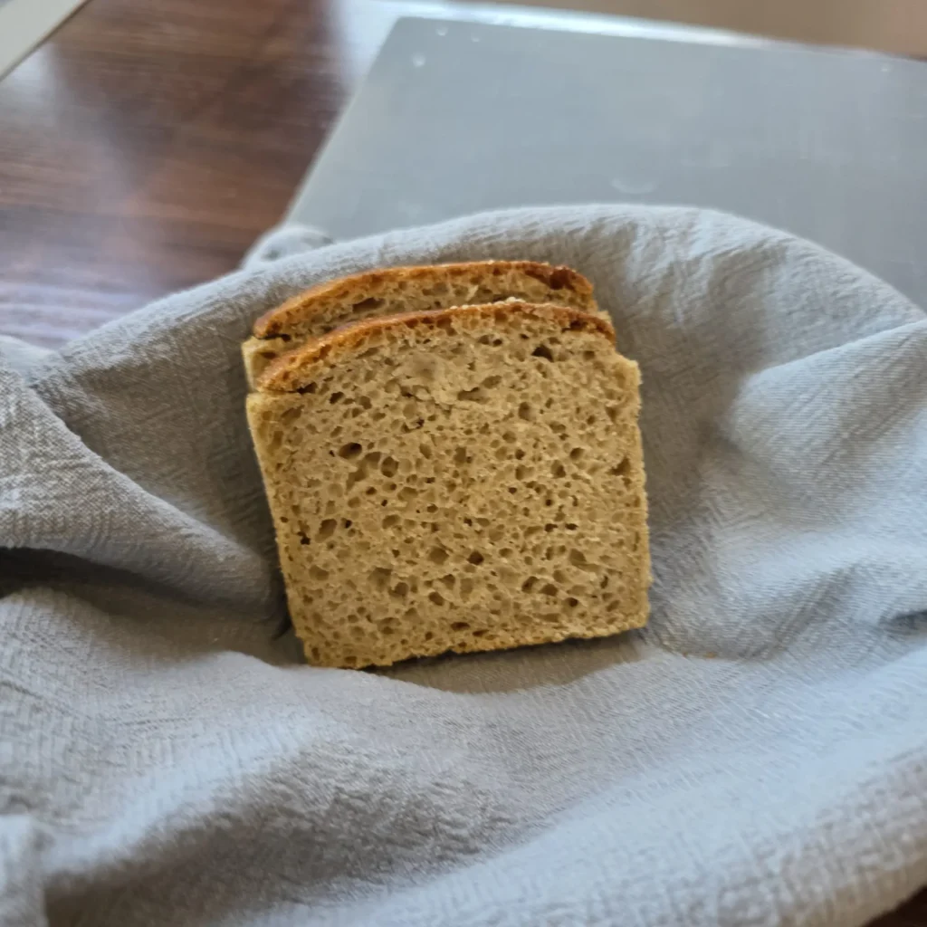 Kromka razowego chleba