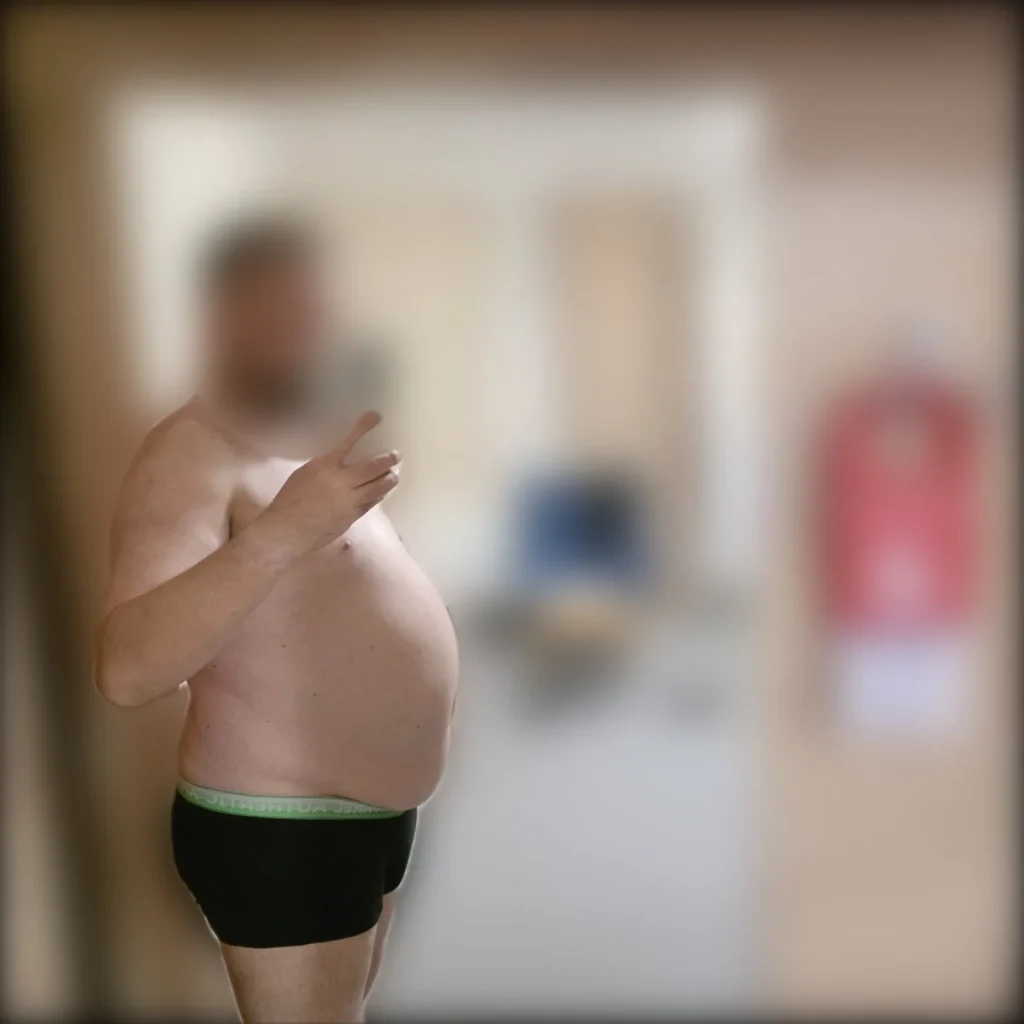 Zdjęcie dnia 1 — sylwetka z boku, twarz i tło rozmyte